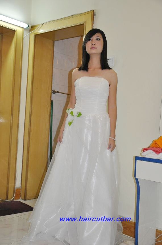 HB-BLD-V001 - Bride in wedding dress shaved bald